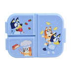 Contenedor de plástico Magia Nostálgica con diseño de Bluey, 3 divisiones y color azul claro para lonches infantiles.
