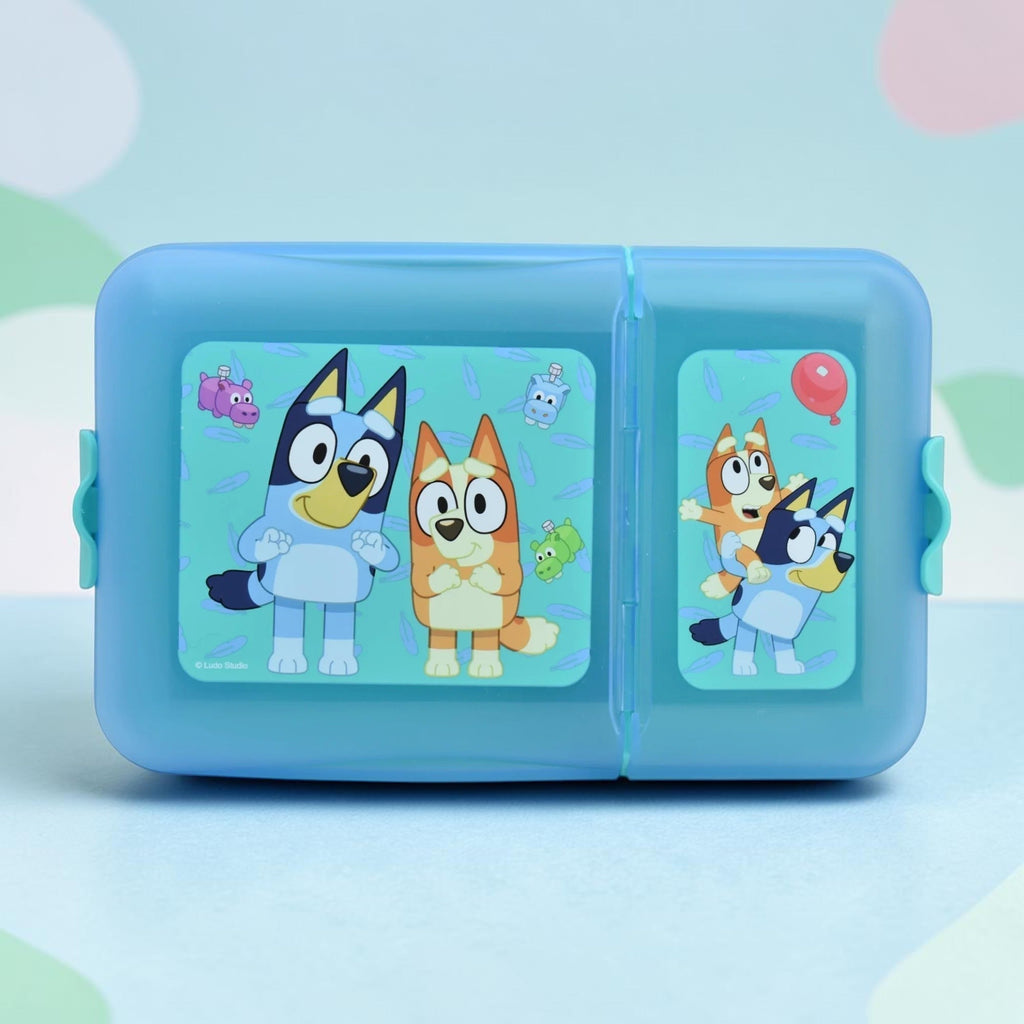 Contenedor de plástico azul Magia Nostálgica con 2 divisiones y diseño de los personajes de la serie Bluey