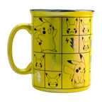 Taza jumbo de cerámica Magia Nostálgica color amarillo con diseño iridiscente de Pikachu y expresiones de Pokémon