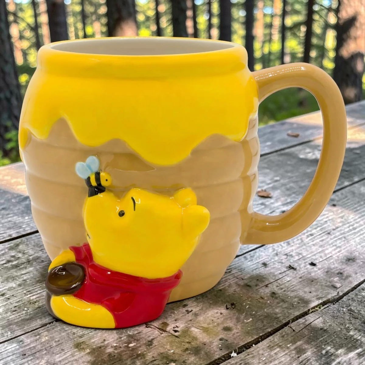 Taza de cerámica 3D Magia Nostálgica con diseño de Winnie Pooh y panal de miel en color amarillo brillante