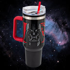 Termo Magia Nostálgica de acero inoxidable 1.2L con diseño de Darth Vader, asa roja, tapa hermética y popote.