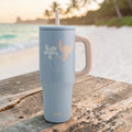 Termo Magia Nostálgica ZAK Stitch de acero inoxidable azul con asa, popote y diseño de flores en playa al atardecer