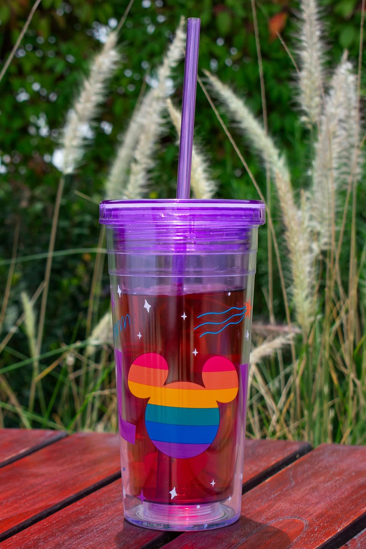 Vaso doble pared Magia Nostálgica color violeta con diseño de Mickey Mouse Pride y letras Love en acrílico de 500ml