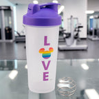 Vaso shaker Magia Nostálgica Disney Pride de 600ml con diseño Love y silueta de Mickey arcoíris, incluye bola mezcladora